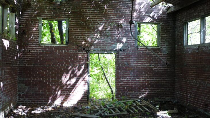 Abandoned brick building with no windows.